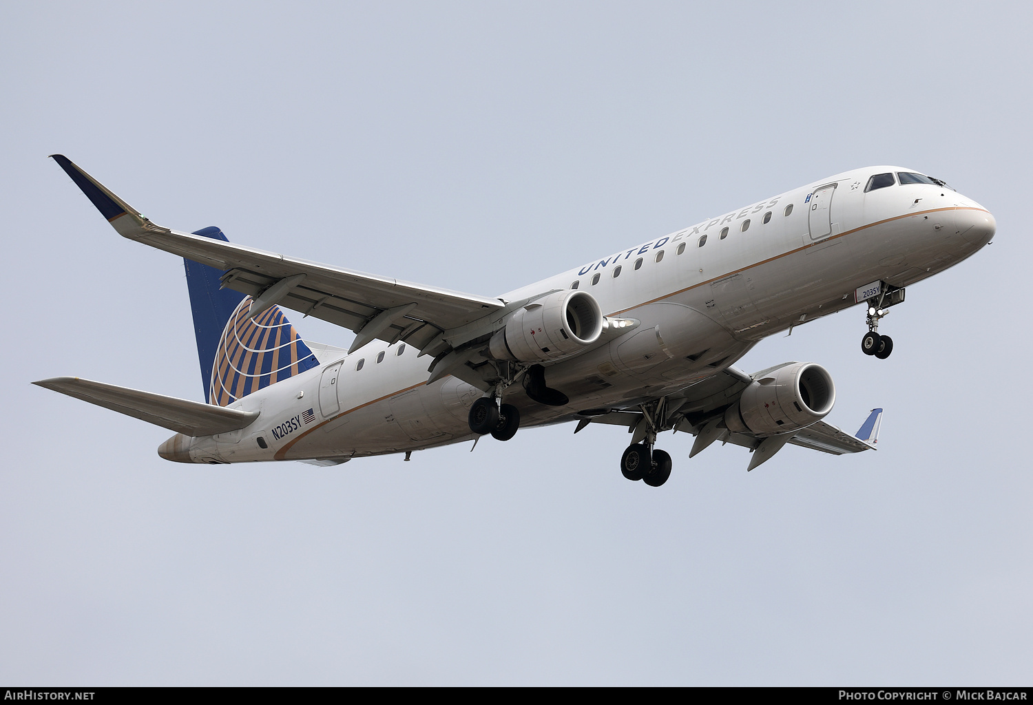 Aircraft Photo of N203SY | Embraer 175LR (ERJ-170-200LR) | United Express | AirHistory.net #727182