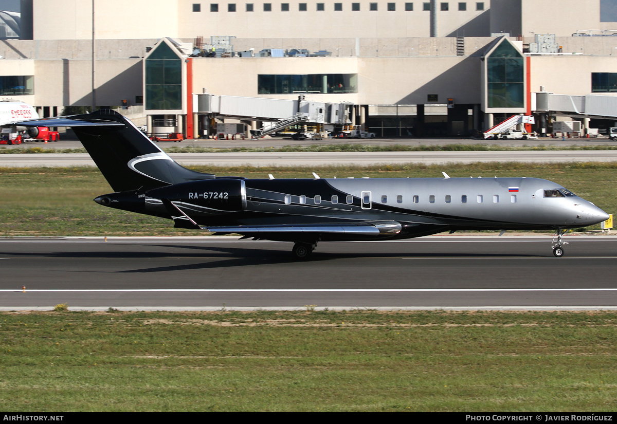 Aircraft Photo of RA-67242 | Bombardier Global Express (BD-700-1A10) | AirHistory.net #727340