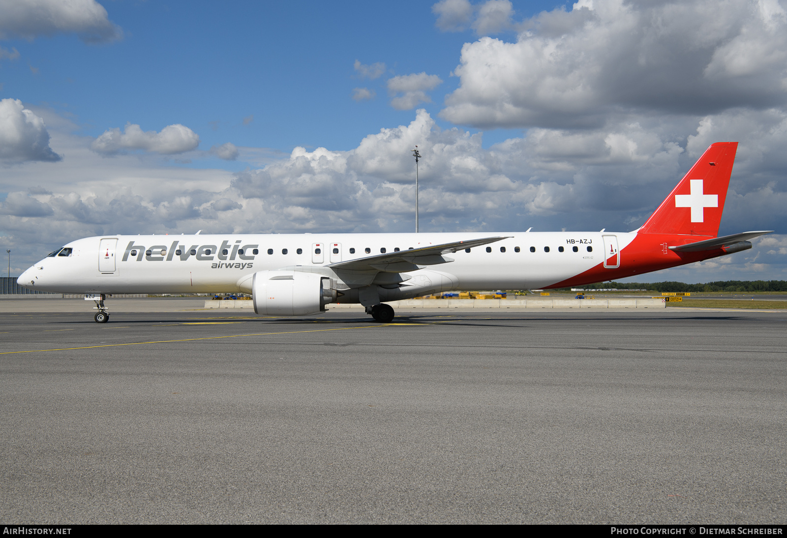 Aircraft Photo of HB-AZJ | Embraer 195-E2 (ERJ-190-400) | Helvetic Airways | AirHistory.net #727542