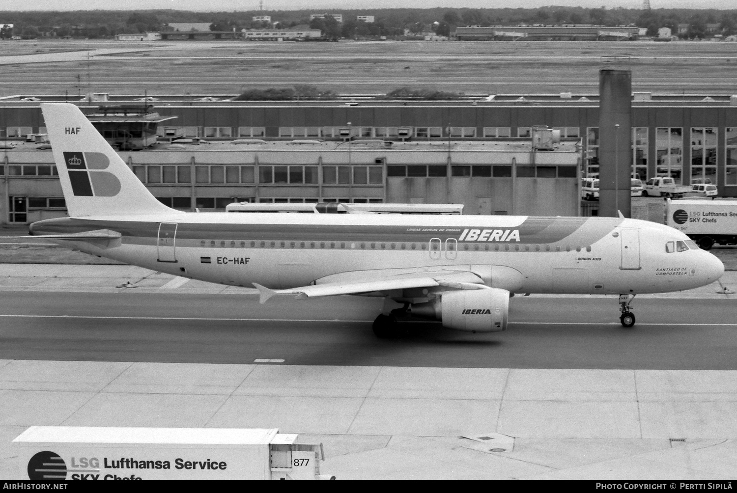 Aircraft Photo of EC-HAF | Airbus A320-214 | Iberia | AirHistory.net #727658