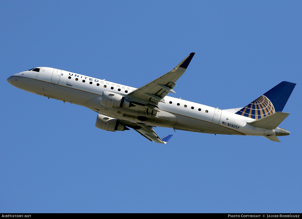 Aircraft Photo of N140SY | Embraer 175LR (ERJ-170-200LR) | United Express | AirHistory.net #727690