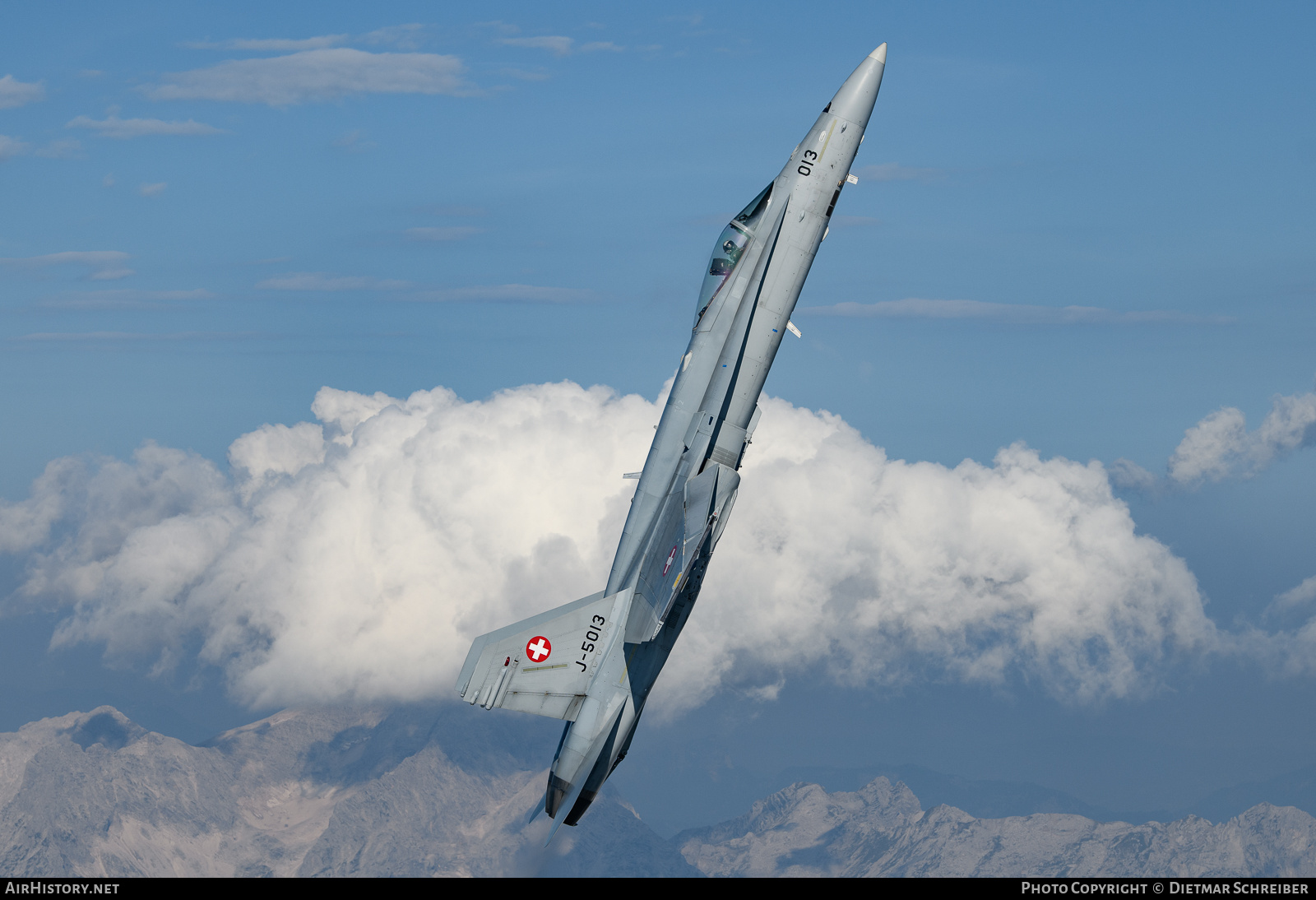 Aircraft Photo of J-5013 | McDonnell Douglas F/A-18C Hornet | Switzerland - Air Force | AirHistory.net #727729