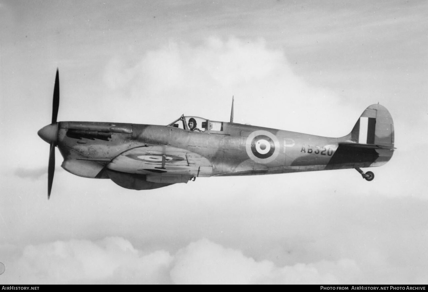 Aircraft Photo of AB320 | Supermarine 352 Spitfire F5B/Trop | UK - Air Force | AirHistory.net #727848