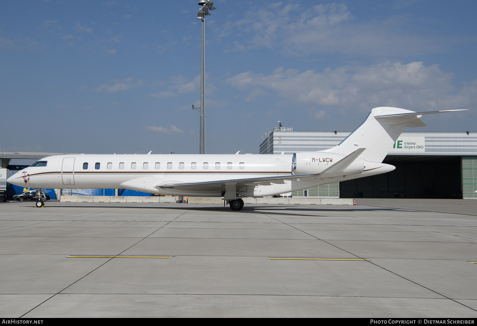Aircraft Photo of M-LWCW | Bombardier Global 7500 (BD-700-2A12) | AirHistory.net #728636