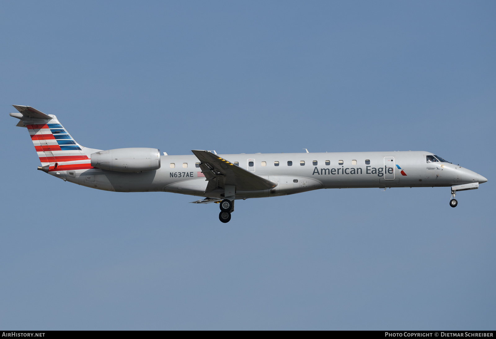 Aircraft Photo of N637AE | Embraer ERJ-145LR (EMB-145LR) | American Eagle | AirHistory.net #728692