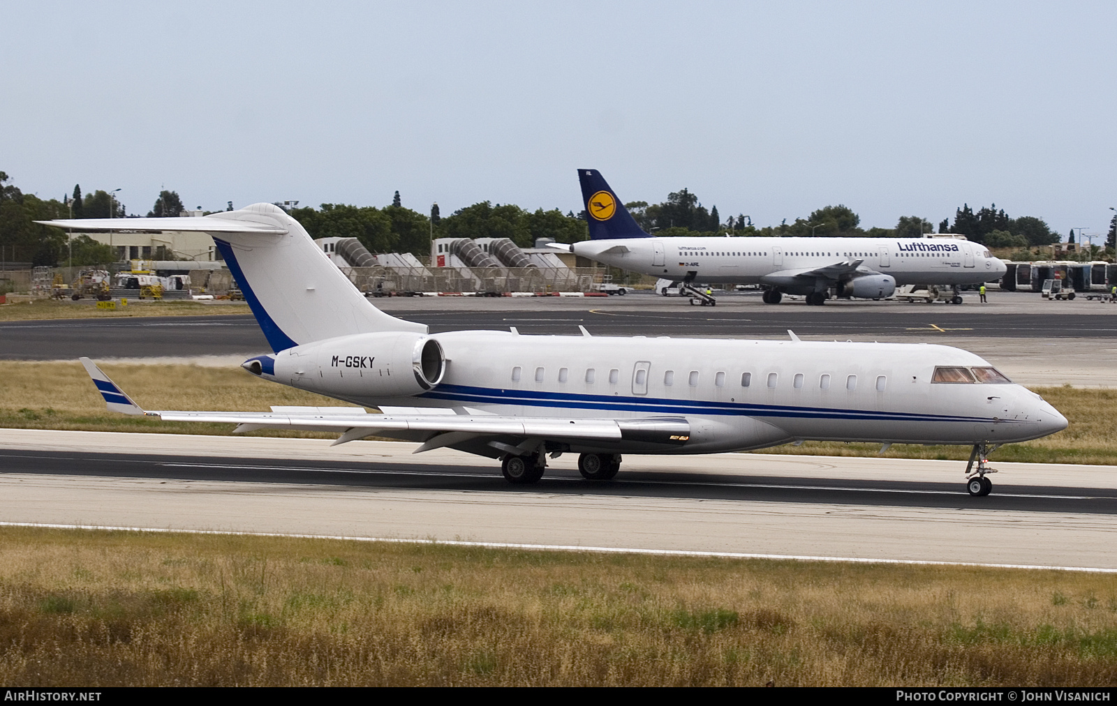 Aircraft Photo of M-GSKY | Bombardier Global Express XRS (BD-700-1A10) | AirHistory.net #728761
