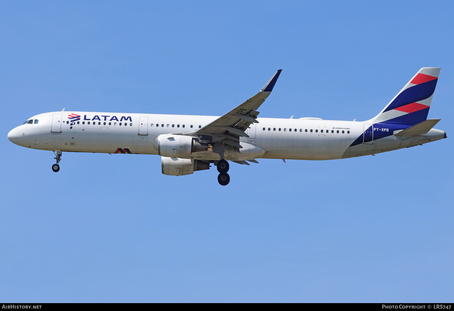 Aircraft Photo of PT-XPB | Airbus A321-211 | LATAM Airlines | AirHistory.net #728903