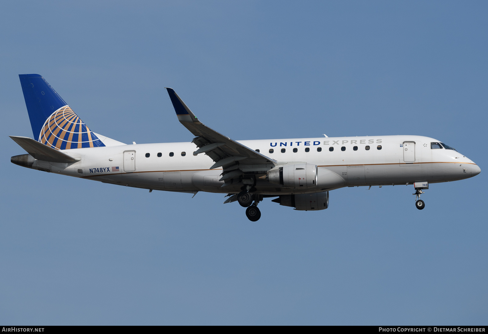 Aircraft Photo of N748YX | Embraer 175LR (ERJ-170-200LR) | United Express | AirHistory.net #728960
