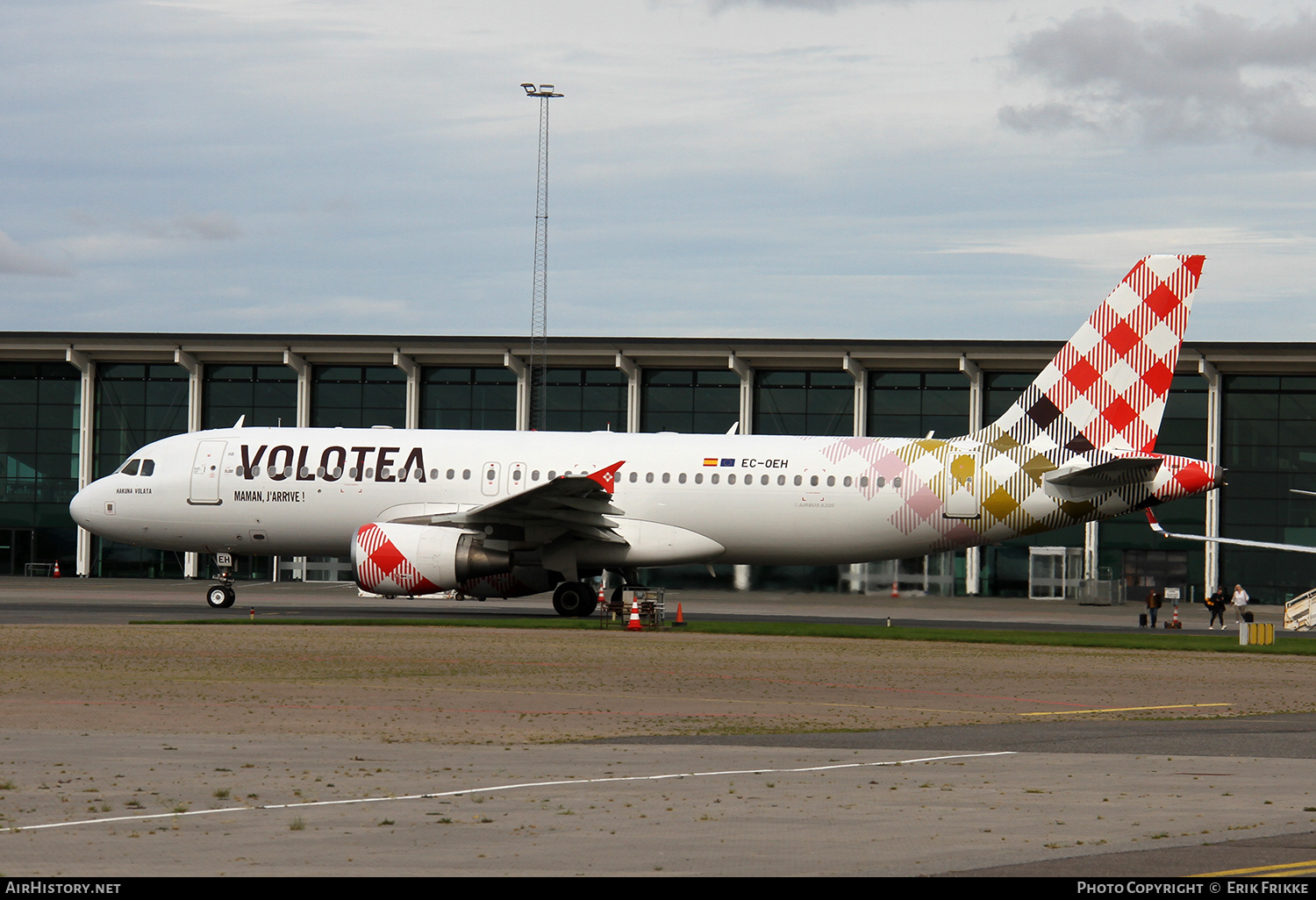 Aircraft Photo of EC-OEH | Airbus A320-214 | Volotea | AirHistory.net #729018
