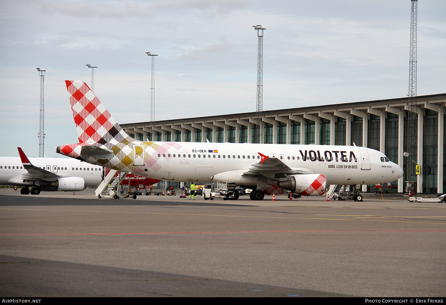 Aircraft Photo of EC-OEH | Airbus A320-214 | Volotea | AirHistory.net #729062