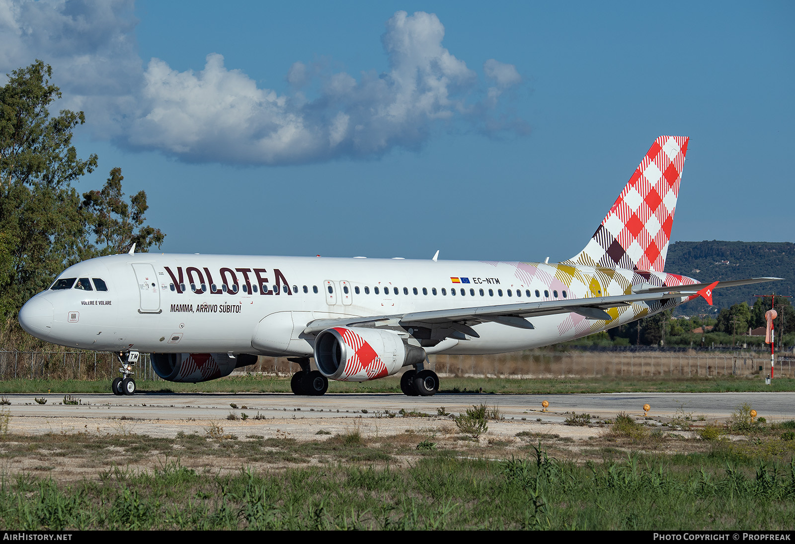 Aircraft Photo of EC-NTM | Airbus A320-216 | Volotea | AirHistory.net #729109