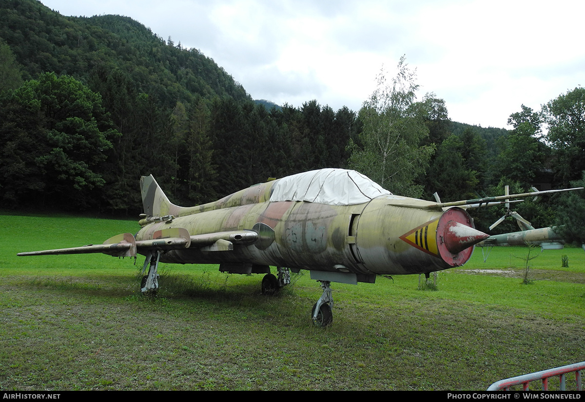 Aircraft Photo of 2547 | Sukhoi Su-22UM3K | East Germany - Air Force | AirHistory.net #729137
