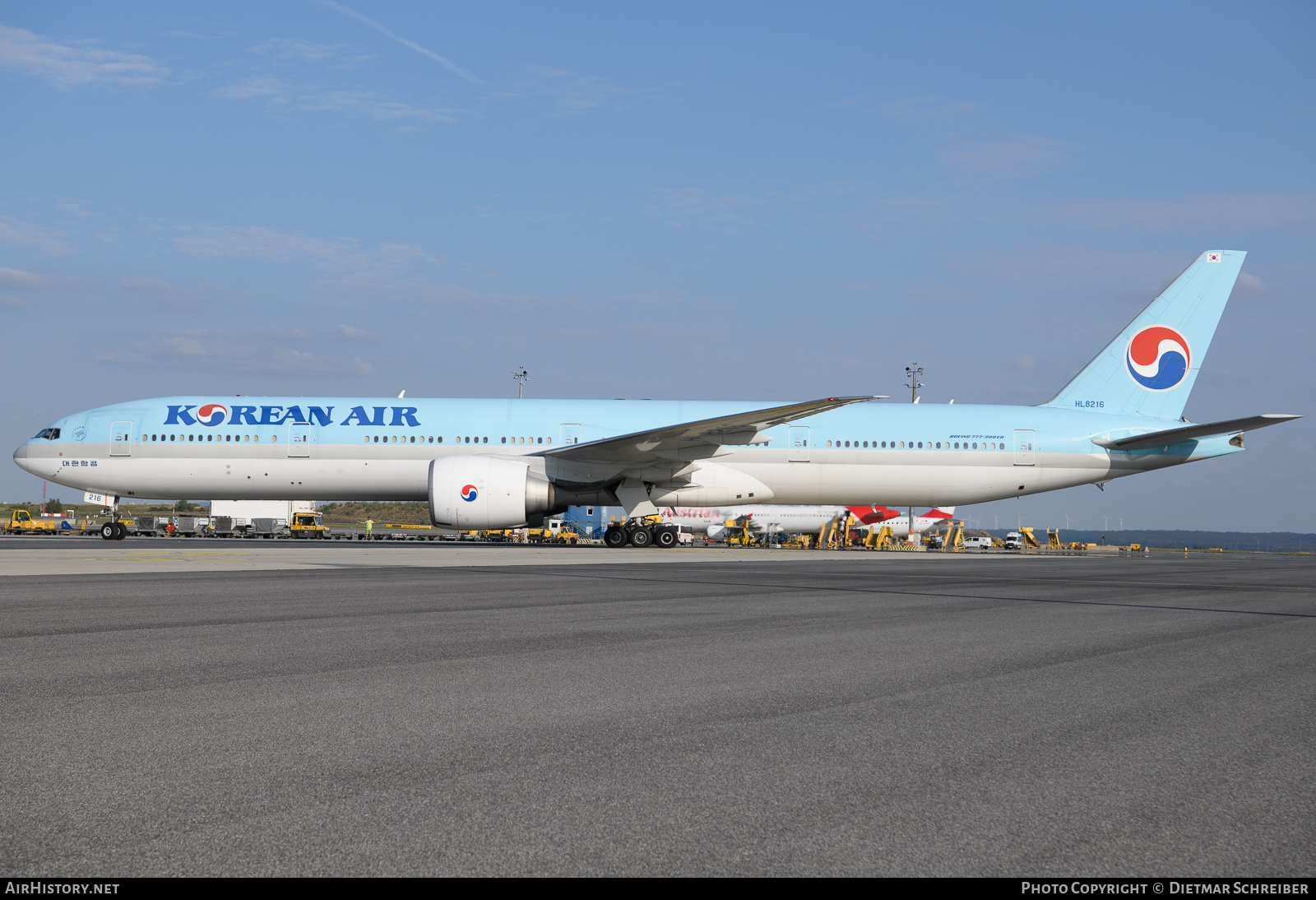 Aircraft Photo of HL8216 | Boeing 777-3B5/ER | Korean Air | AirHistory.net #729256
