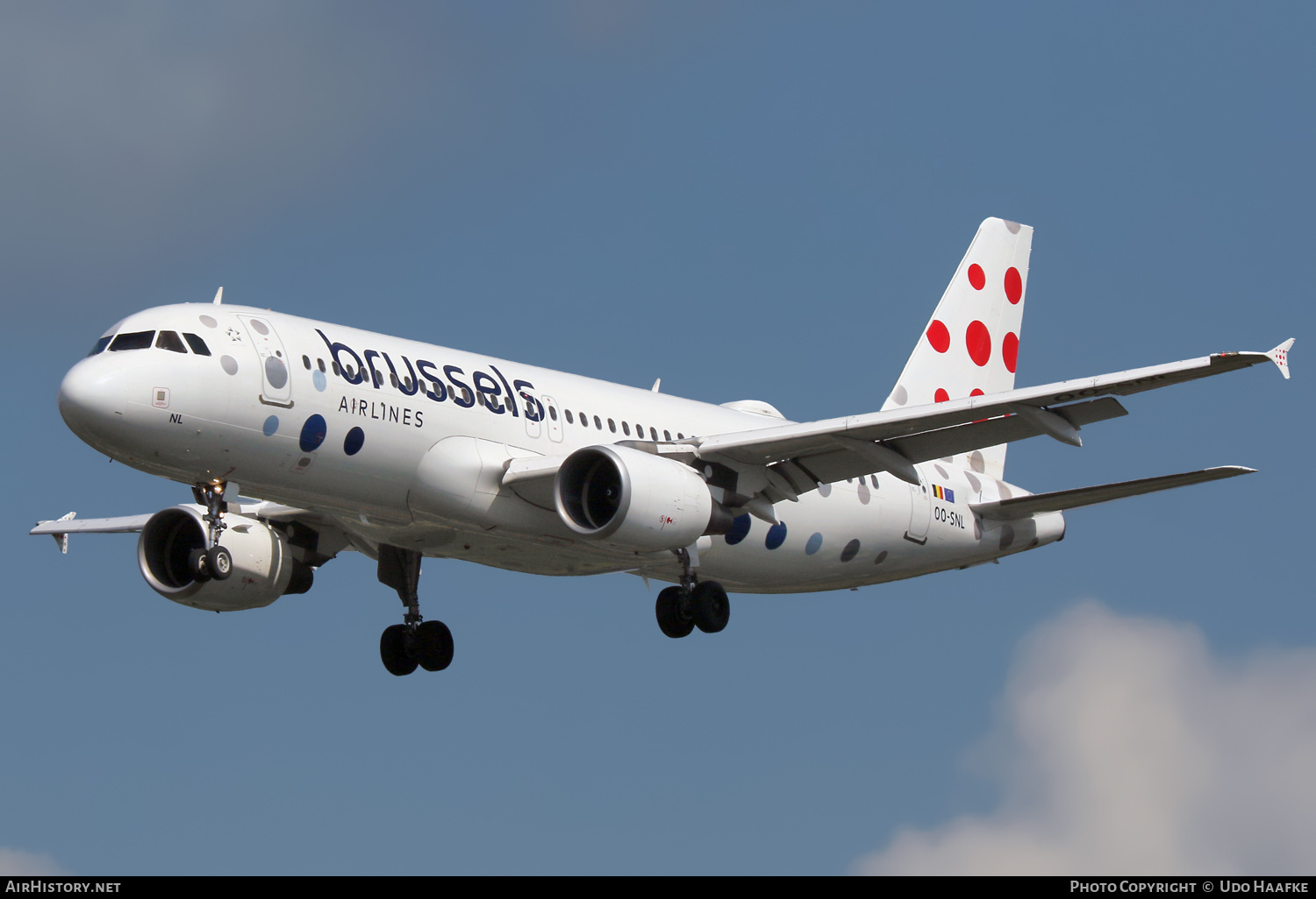 Aircraft Photo of OO-SNL | Airbus A320-214 | Brussels Airlines | AirHistory.net #729407