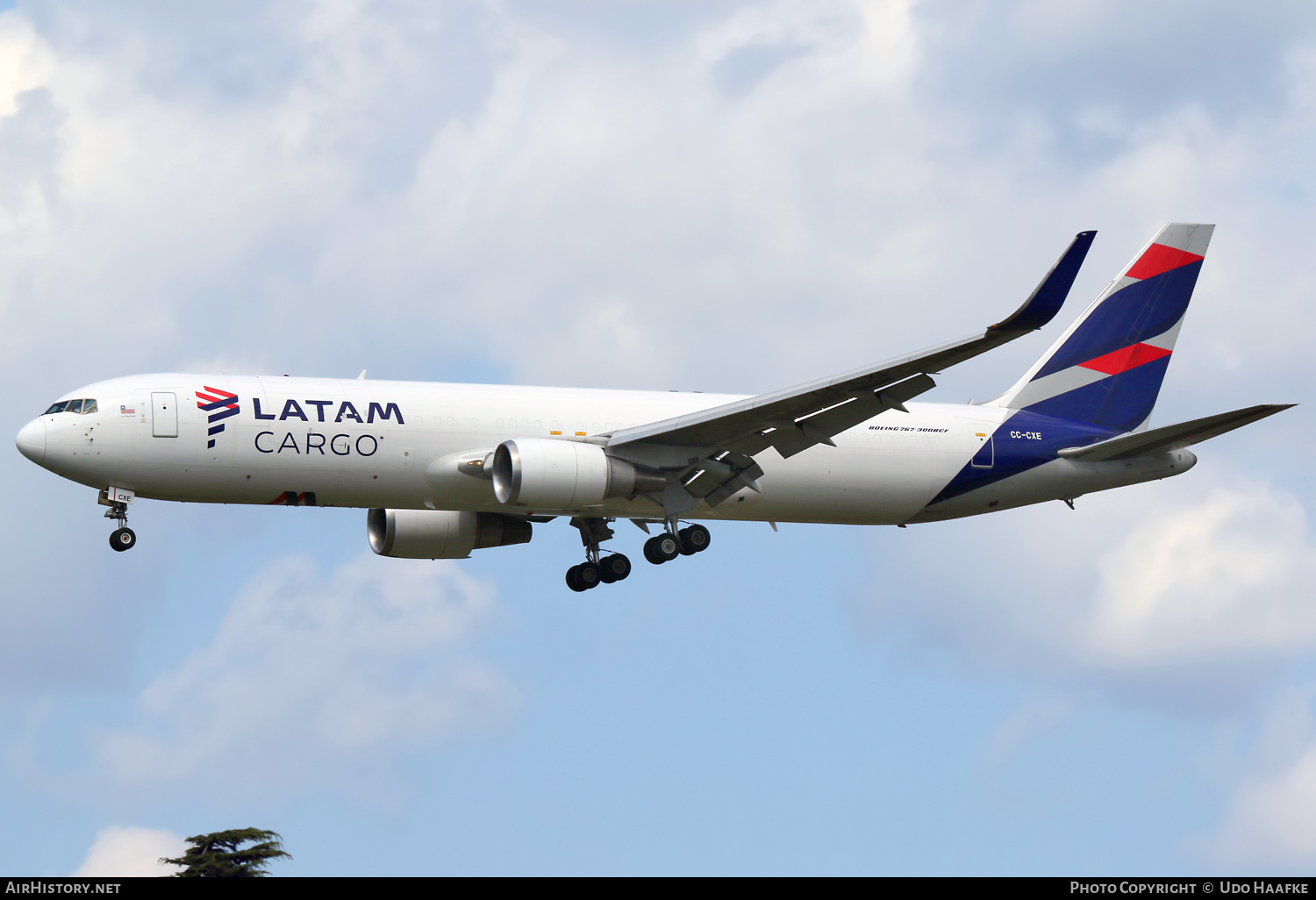 Aircraft Photo of CC-CXE | Boeing 767-316/ER(BCF) | LATAM Cargo | AirHistory.net #729410