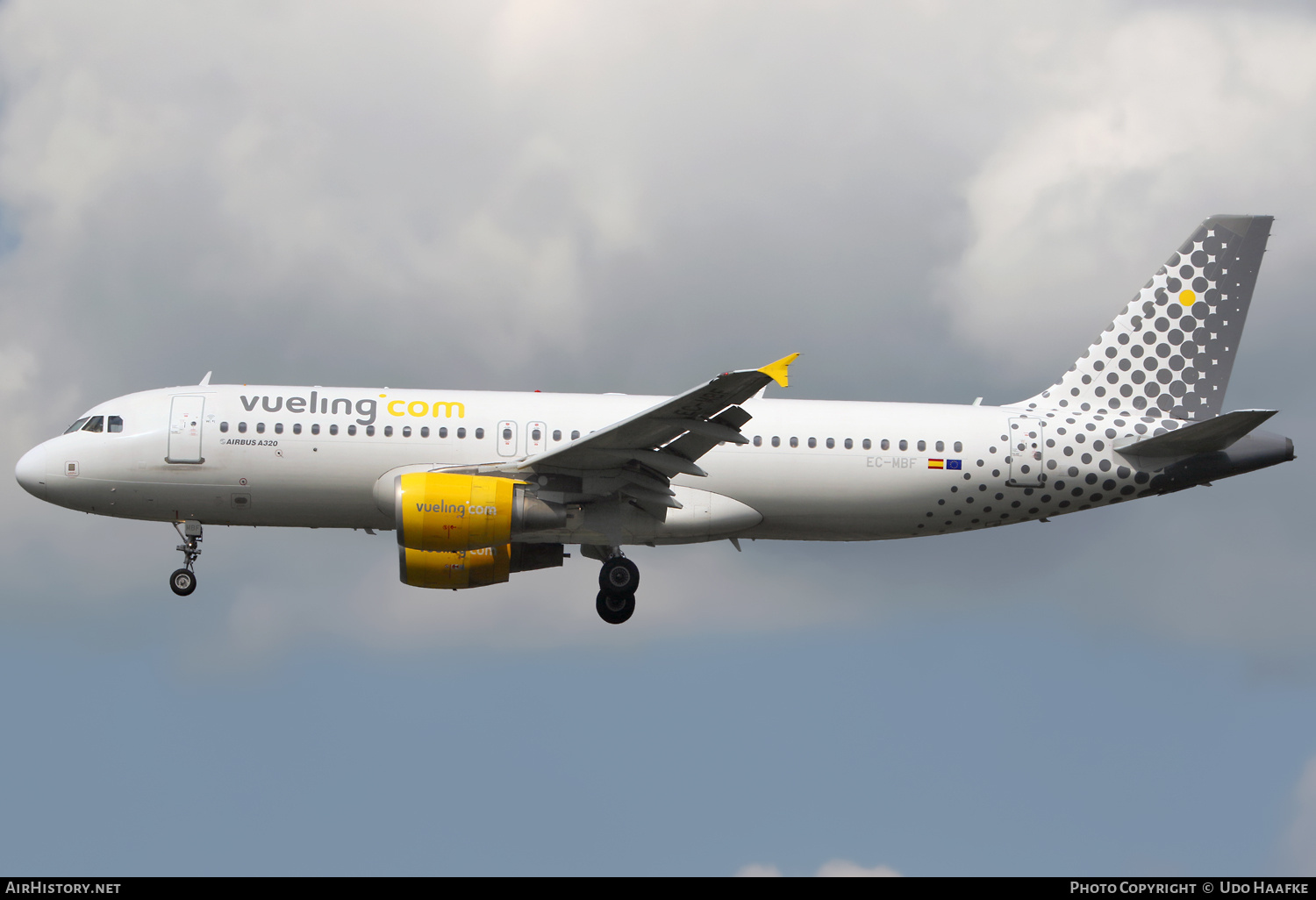 Aircraft Photo of EC-MBF | Airbus A320-214 | Vueling Airlines | AirHistory.net #729423