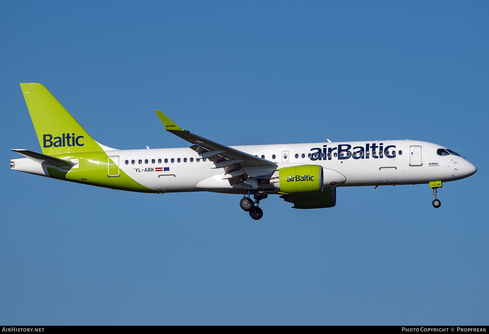 Aircraft Photo of YL-ABK | Airbus A220-371 (BD-500-1A11) | AirBaltic | AirHistory.net #729426