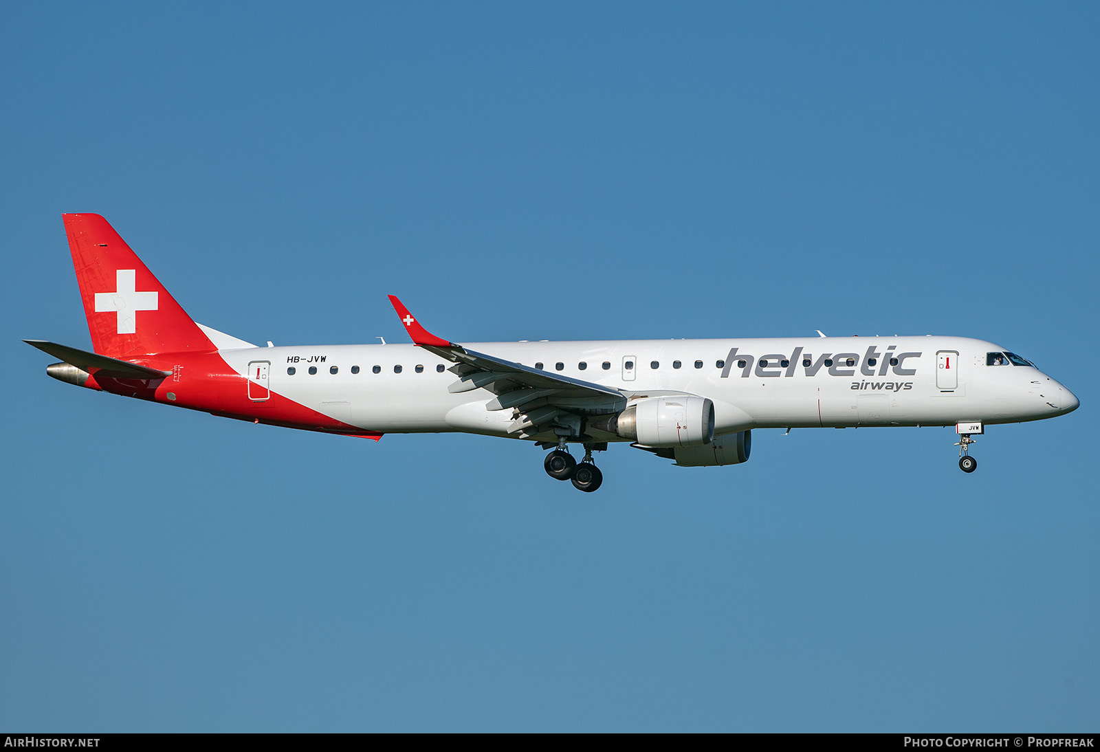 Aircraft Photo of HB-JVW | Embraer 195LR (ERJ-190-200LR) | Helvetic Airways | AirHistory.net #729427