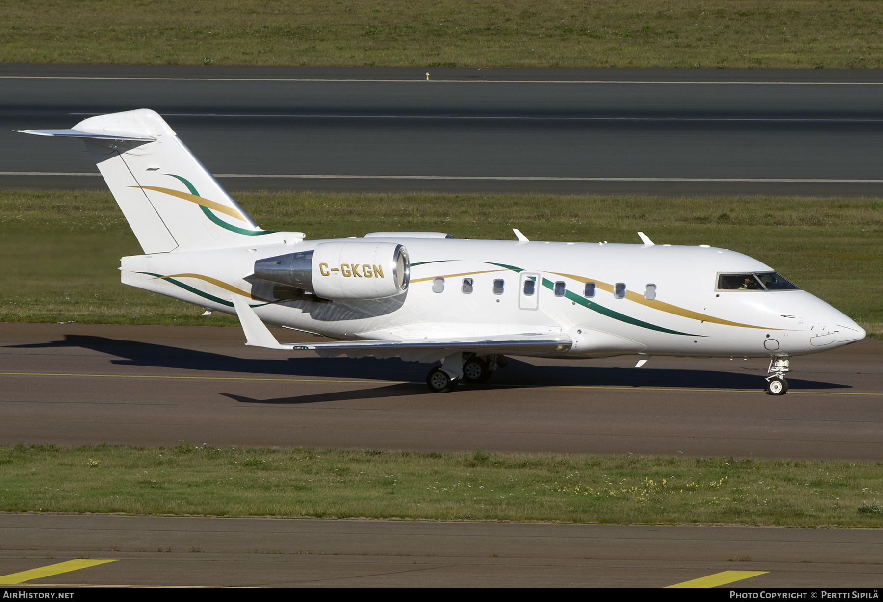 Aircraft Photo of C-GKGN | Bombardier Challenger 604 (CL-600-2B16) | AirHistory.net #729677