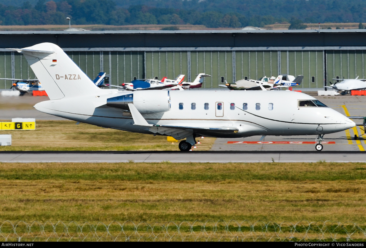 Aircraft Photo of D-AZZA | Bombardier Challenger 605 (CL-600-2B16) | AirHistory.net #729734