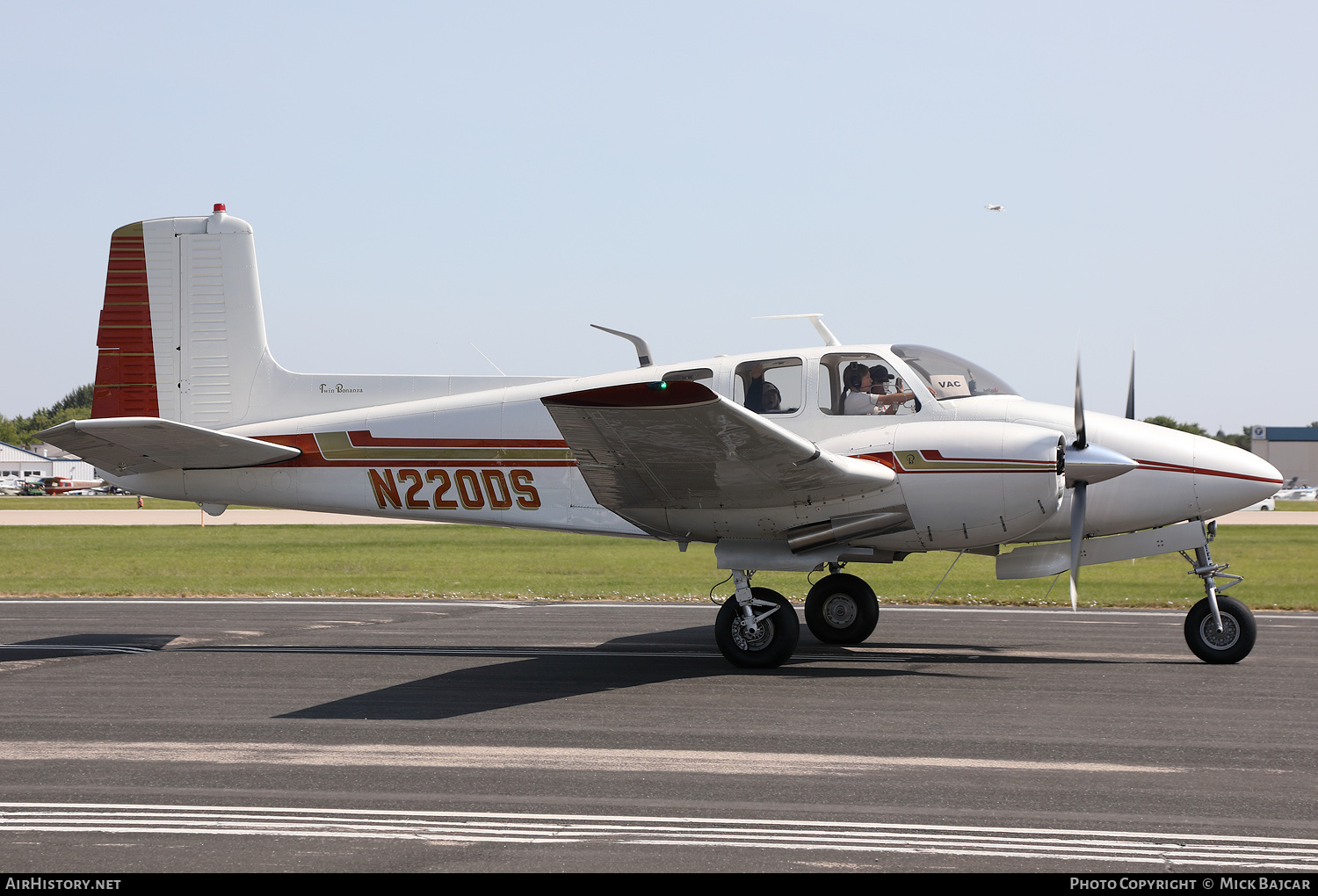 Aircraft Photo of N220DS | Beech D50C Twin Bonanza | AirHistory.net #730412