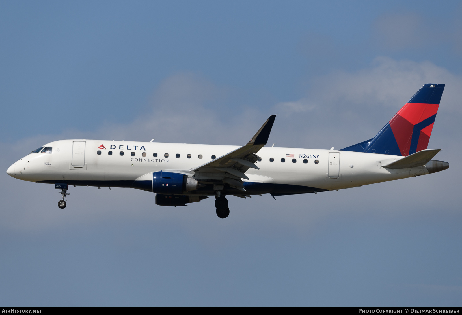 Aircraft Photo of N265SY | Embraer 175LL (ERJ-170-200LL) | Delta Connection | AirHistory.net #730439