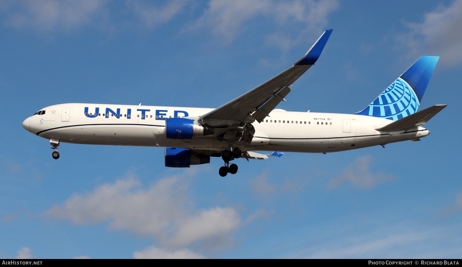 Aircraft Photo of N677UA | Boeing 767-322/ER | United Airlines | AirHistory.net #730622