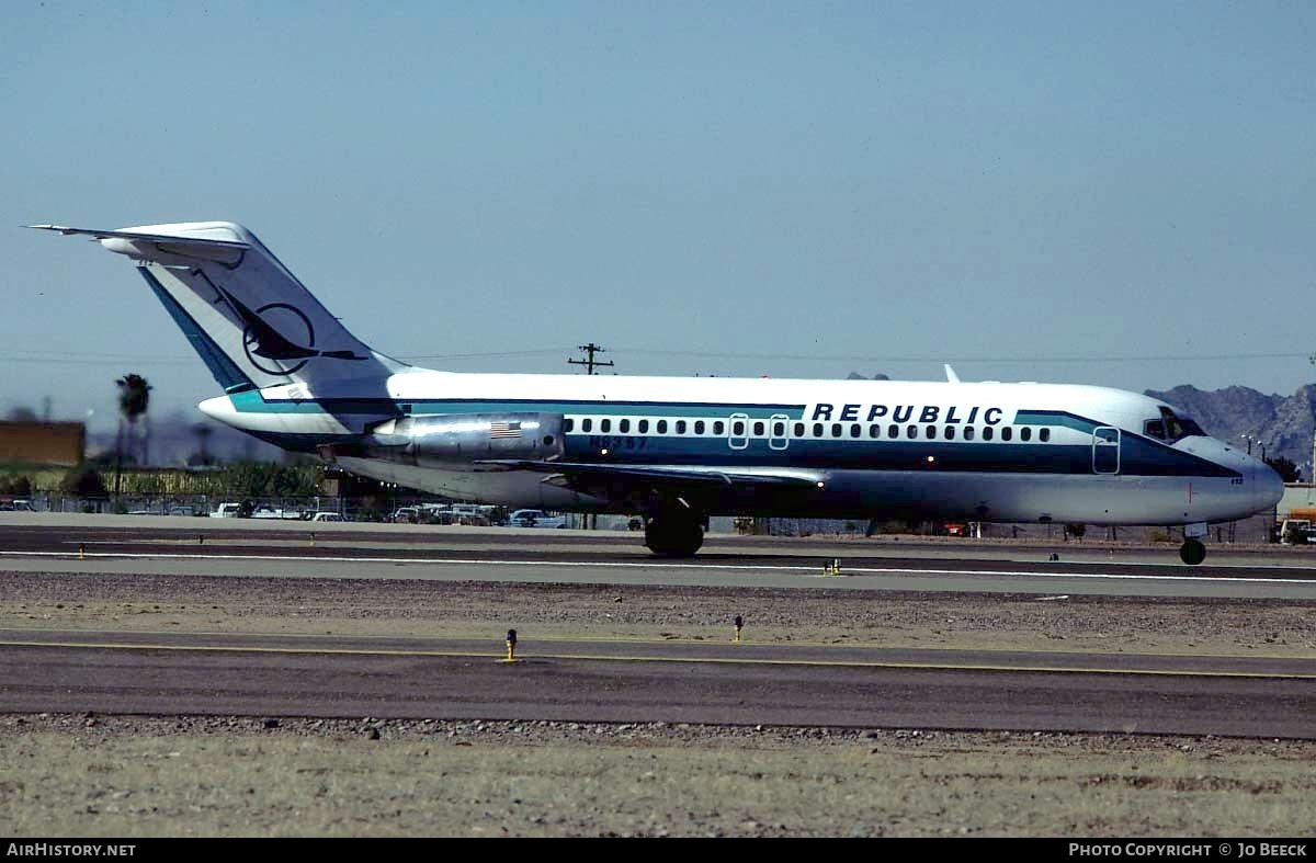Aircraft Photo of N9357 | McDonnell Douglas DC-9-15RC | Republic Airlines | AirHistory.net #730707