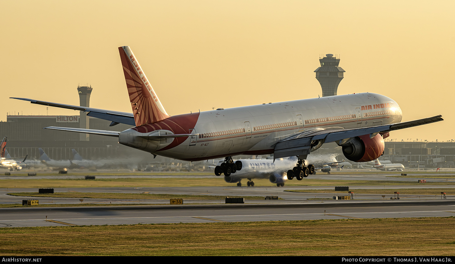 Aircraft Photo of VT-ALT | Boeing 777-337/ER | Air India | AirHistory.net #730811