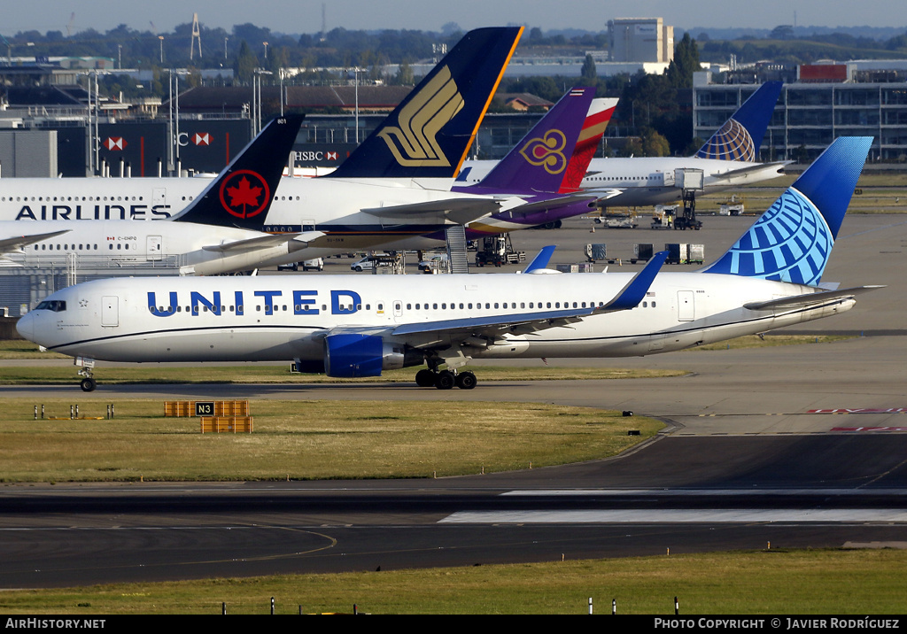 Aircraft Photo of N666UA | Boeing 767-322/ER | United Airlines | AirHistory.net #730971