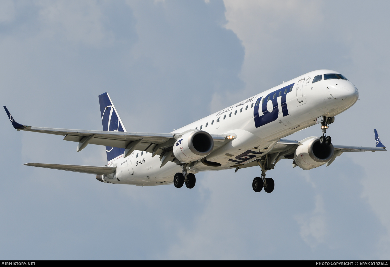 Aircraft Photo of SP-LNG | Embraer 195AR (ERJ-190-200IGW) | LOT Polish Airlines - Polskie Linie Lotnicze | AirHistory.net #730995
