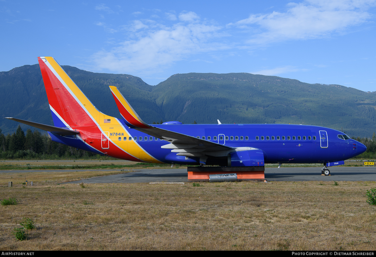 Aircraft Photo of N7841A | Boeing 737-7L9 | Coulson Flying Tankers | AirHistory.net #731011