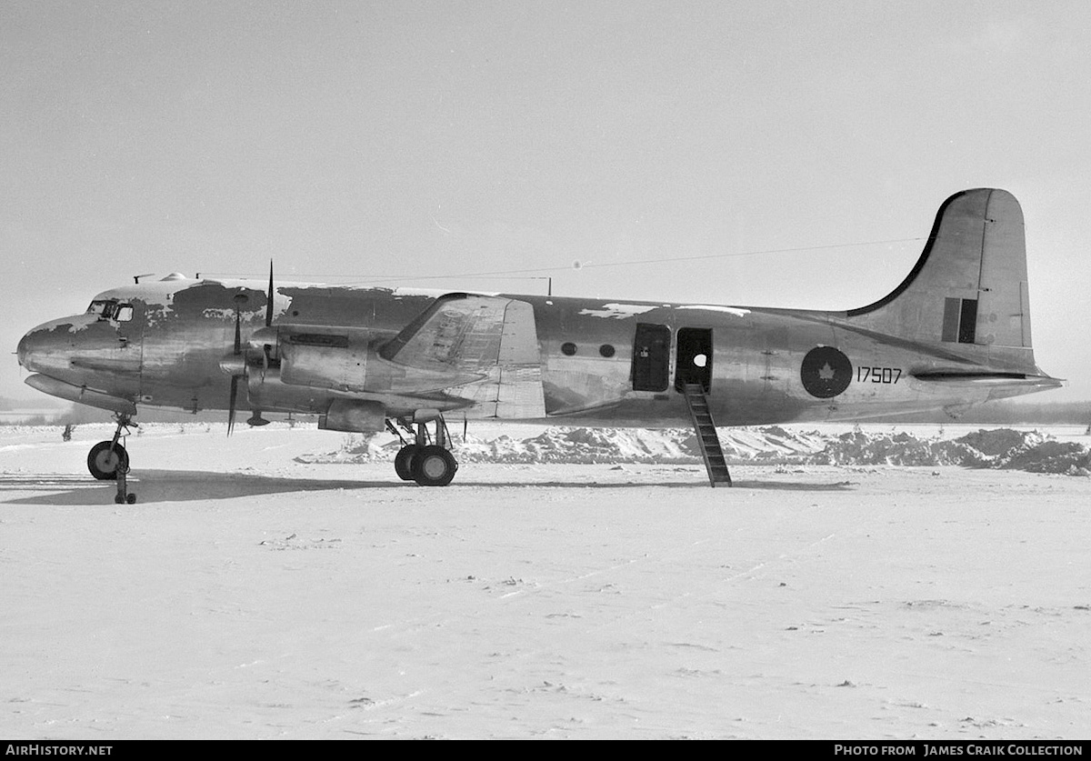 Aircraft Photo of 17507 | Canadair DC-4M-1 North Star | Canada - Air Force | AirHistory.net #731017