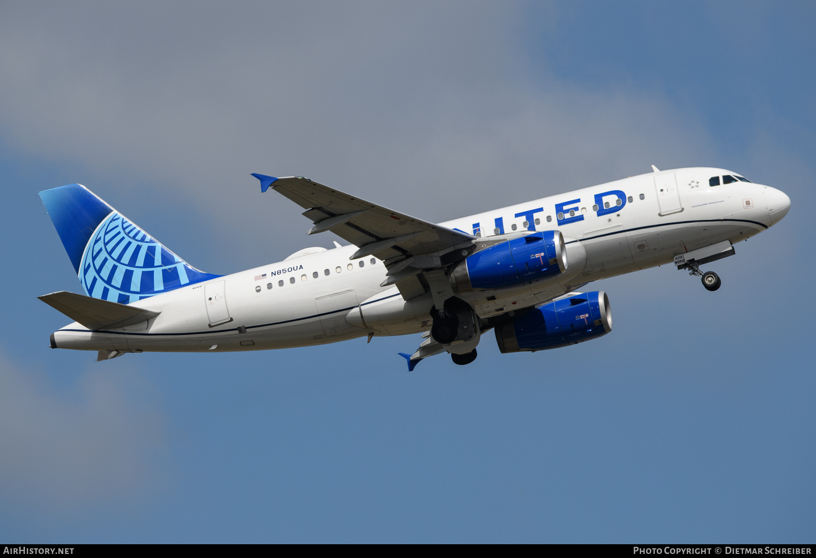 Aircraft Photo of N850UA | Airbus A319-131 | United Airlines | AirHistory.net #731041