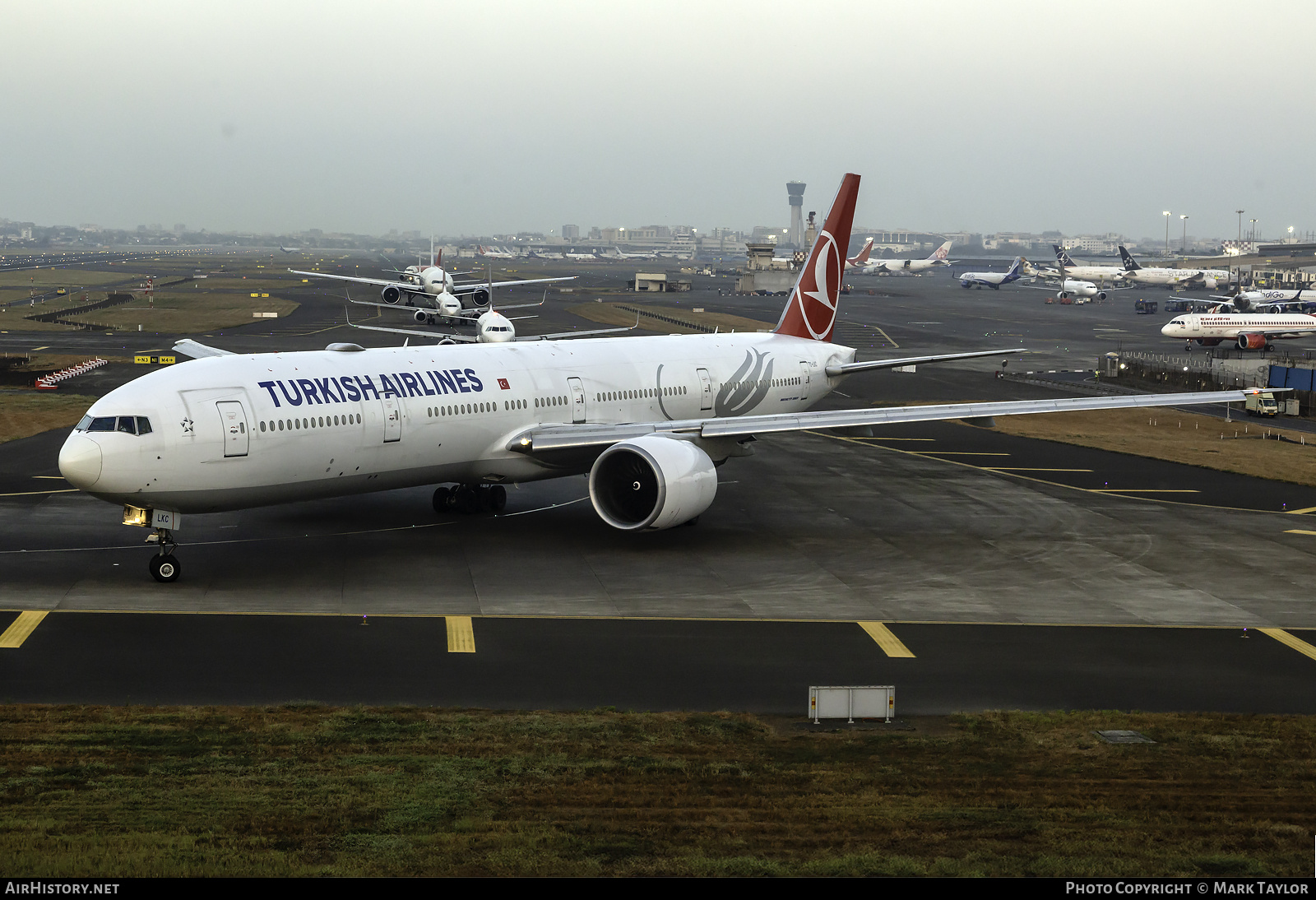 Aircraft Photo of TC-LKC | Boeing 777-3U8/ER | Turkish Airlines | AirHistory.net #731118