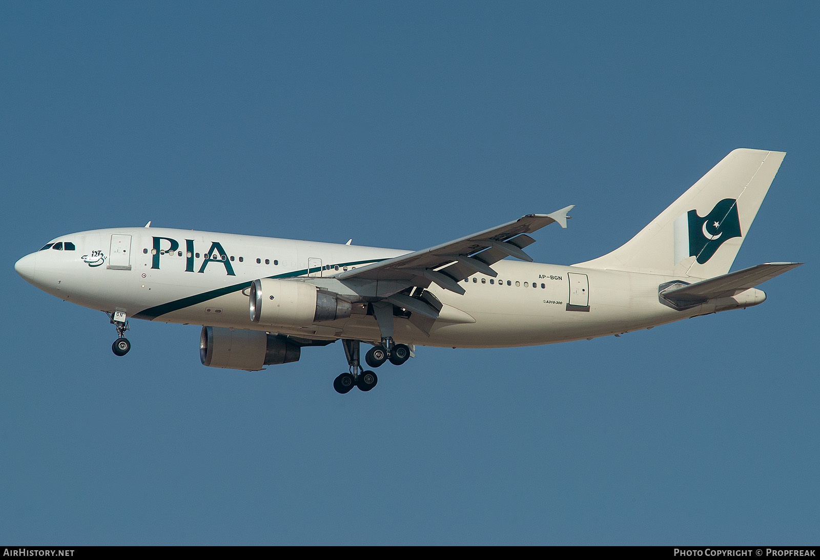 Aircraft Photo of AP-BGN | Airbus A310-324 | Pakistan International Airlines - PIA | AirHistory.net #731142