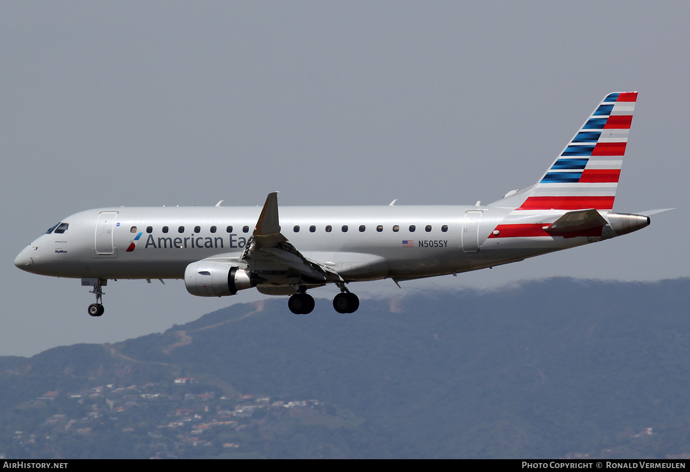 Aircraft Photo of N505SY | Embraer 175LR (ERJ-170-200LR) | American Eagle | AirHistory.net #731203