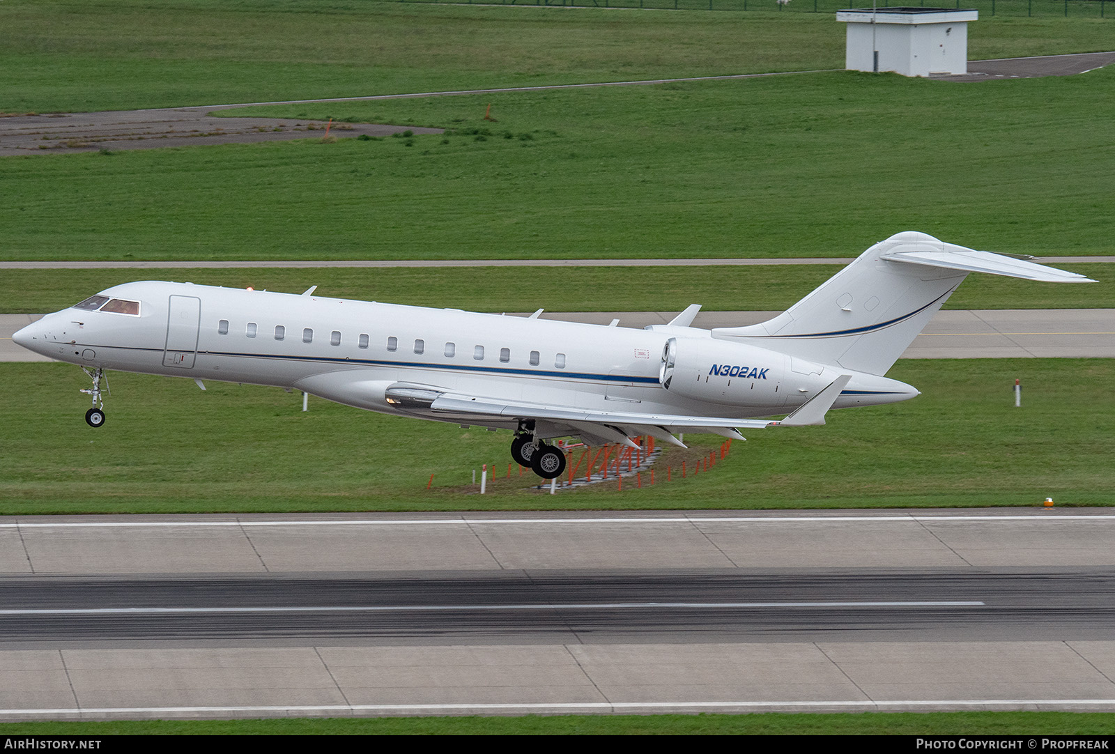 Aircraft Photo of N302AK | Bombardier Global 6000 (BD-700-1A10) | AirHistory.net #731234