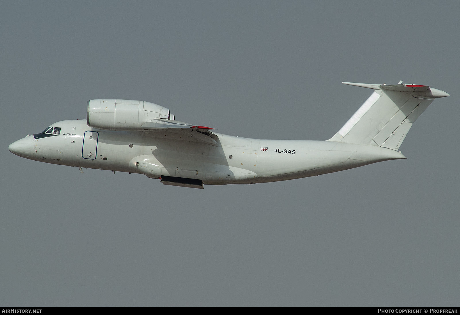 Aircraft Photo of 4L-SAS | Antonov An-72-100 | AirHistory.net #731445