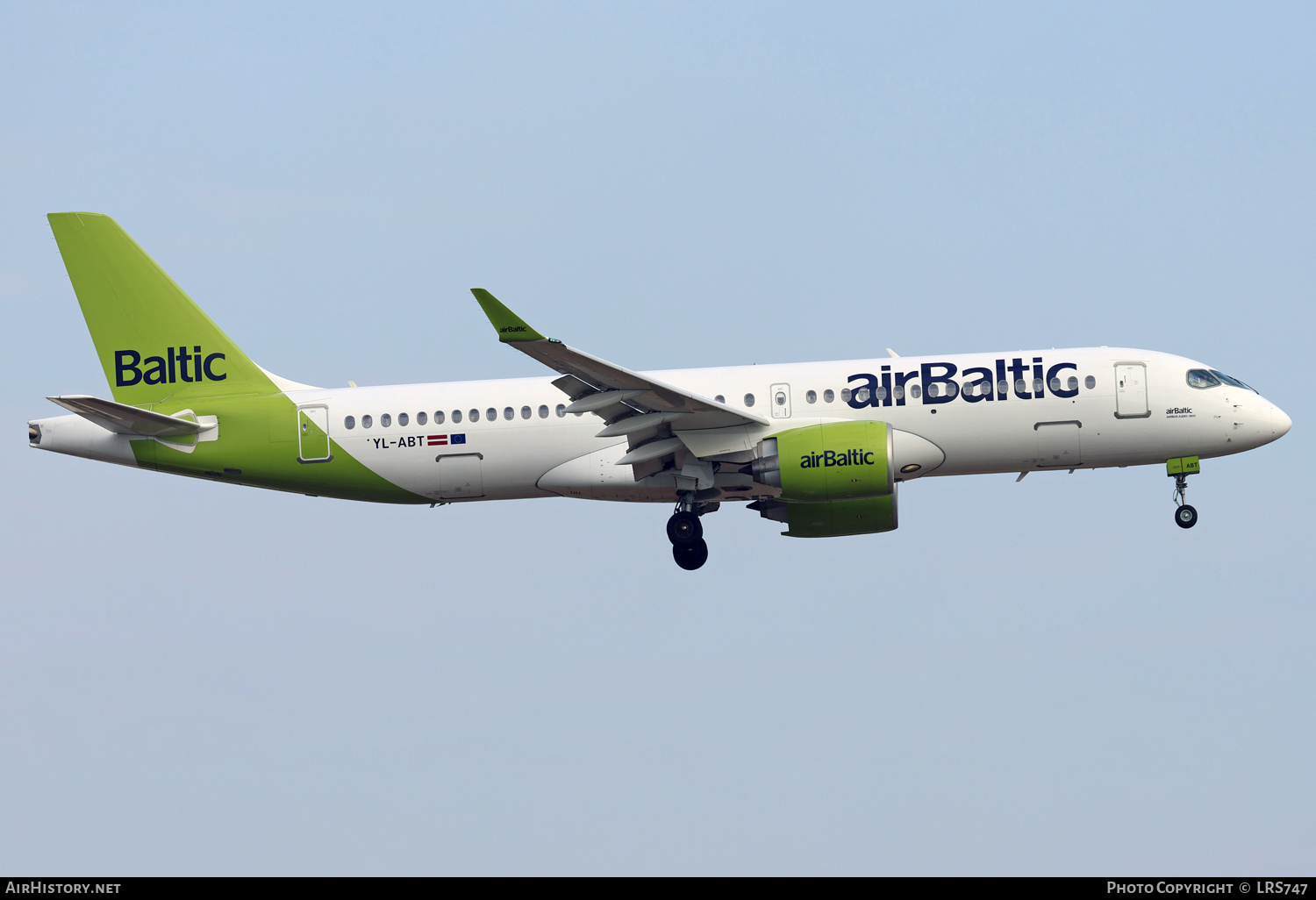 Aircraft Photo of YL-ABT | Airbus A220-371 (BD-500-1A11) | AirBaltic | AirHistory.net #731582