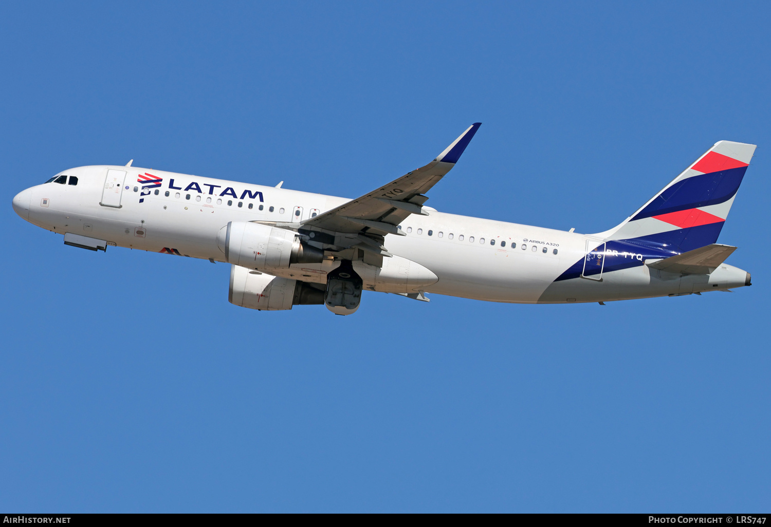 Aircraft Photo of PR-TYQ | Airbus A320-214 | LATAM Airlines | AirHistory.net #731596