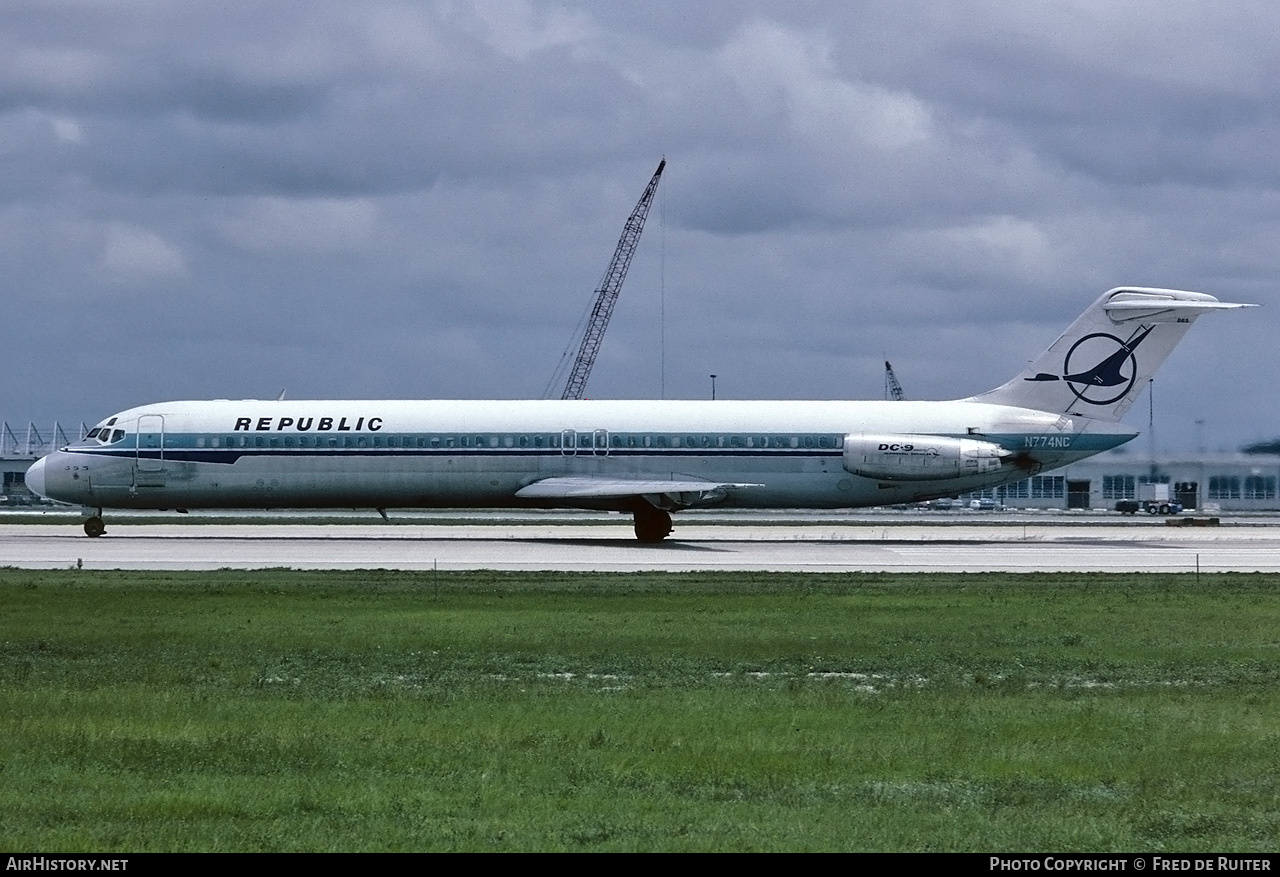 Aircraft Photo of N774NC | McDonnell Douglas DC-9-51 | Republic Airlines | AirHistory.net #731983