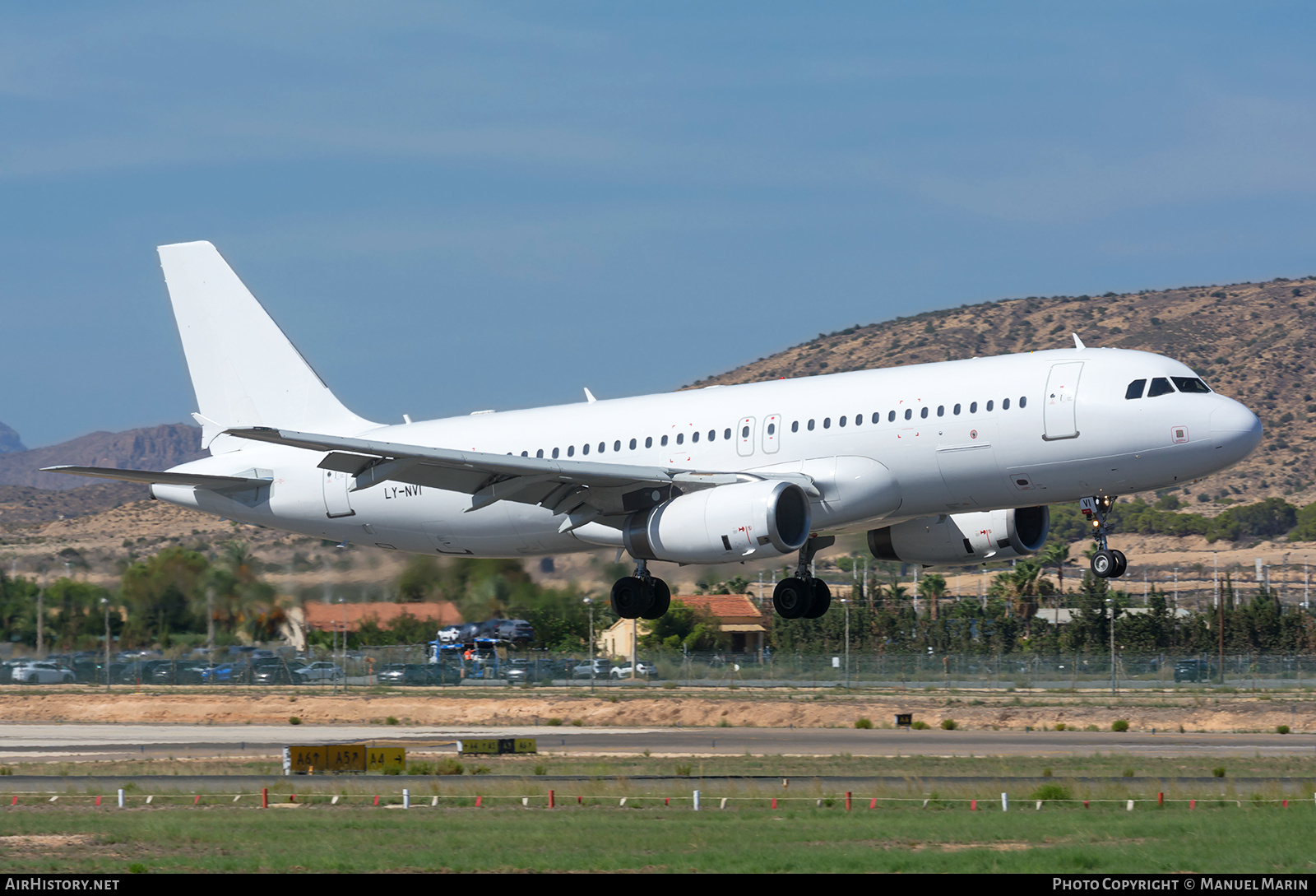 Aircraft Photo of LY-NVI | Airbus A320-232 | Avion Express | AirHistory.net #732158