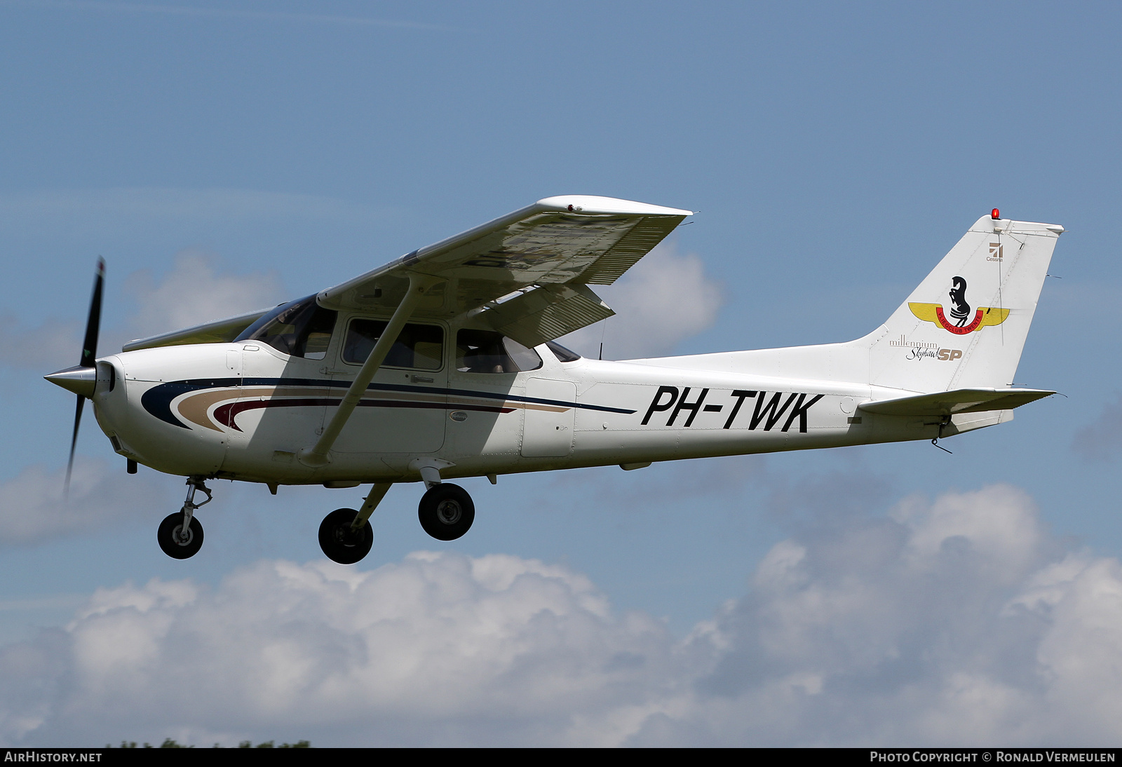 Aircraft Photo of PH-TWK | Cessna 172S Millennium Skyhawk SP | Vliegclub Twente | AirHistory.net #732266