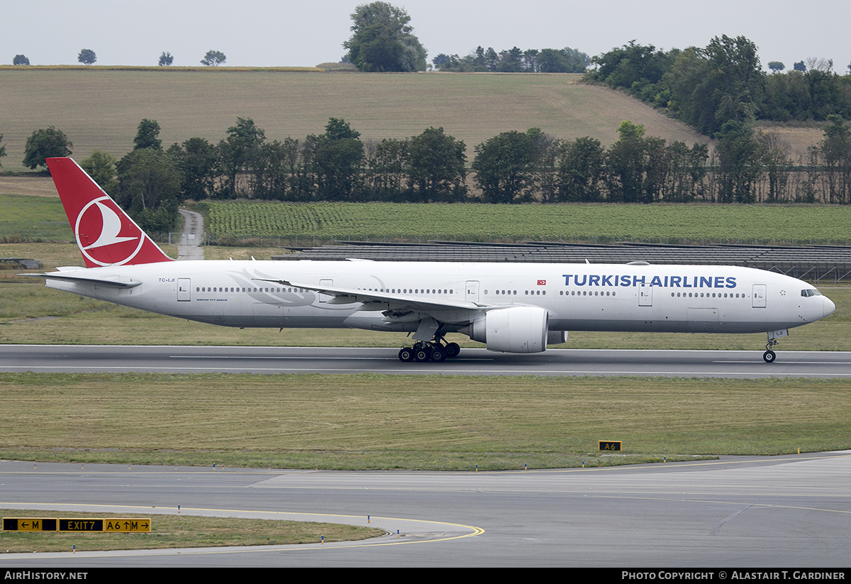 Aircraft Photo of TC-LJI | Boeing 777-3F2/ER | Turkish Airlines | AirHistory.net #732654