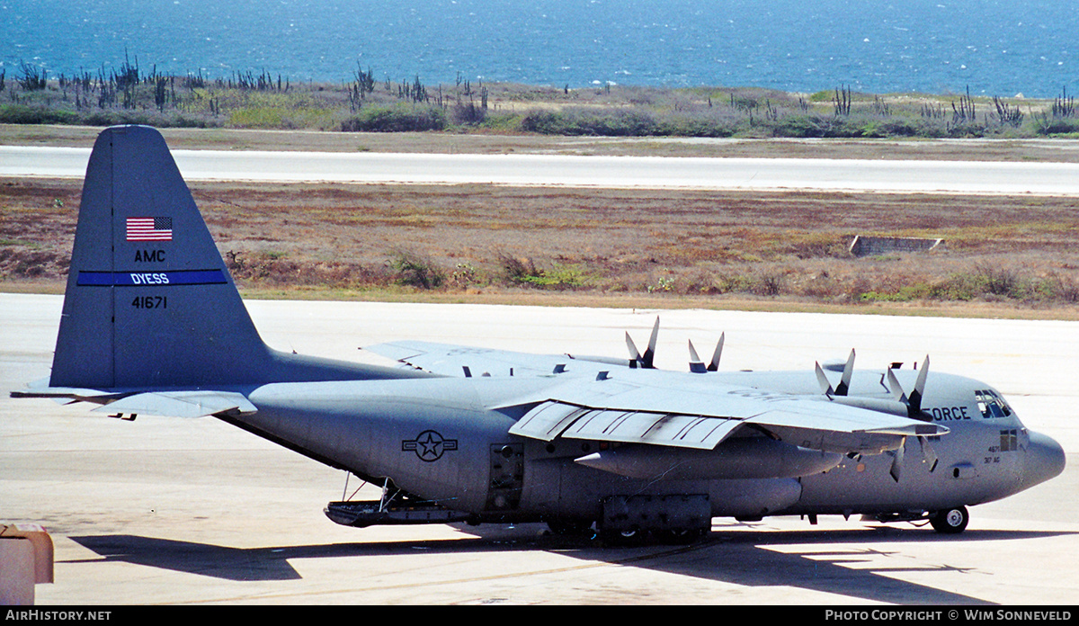 Aircraft Photo of 74-1671 | Lockheed C-130H Hercules | USA - Air Force | AirHistory.net #732827