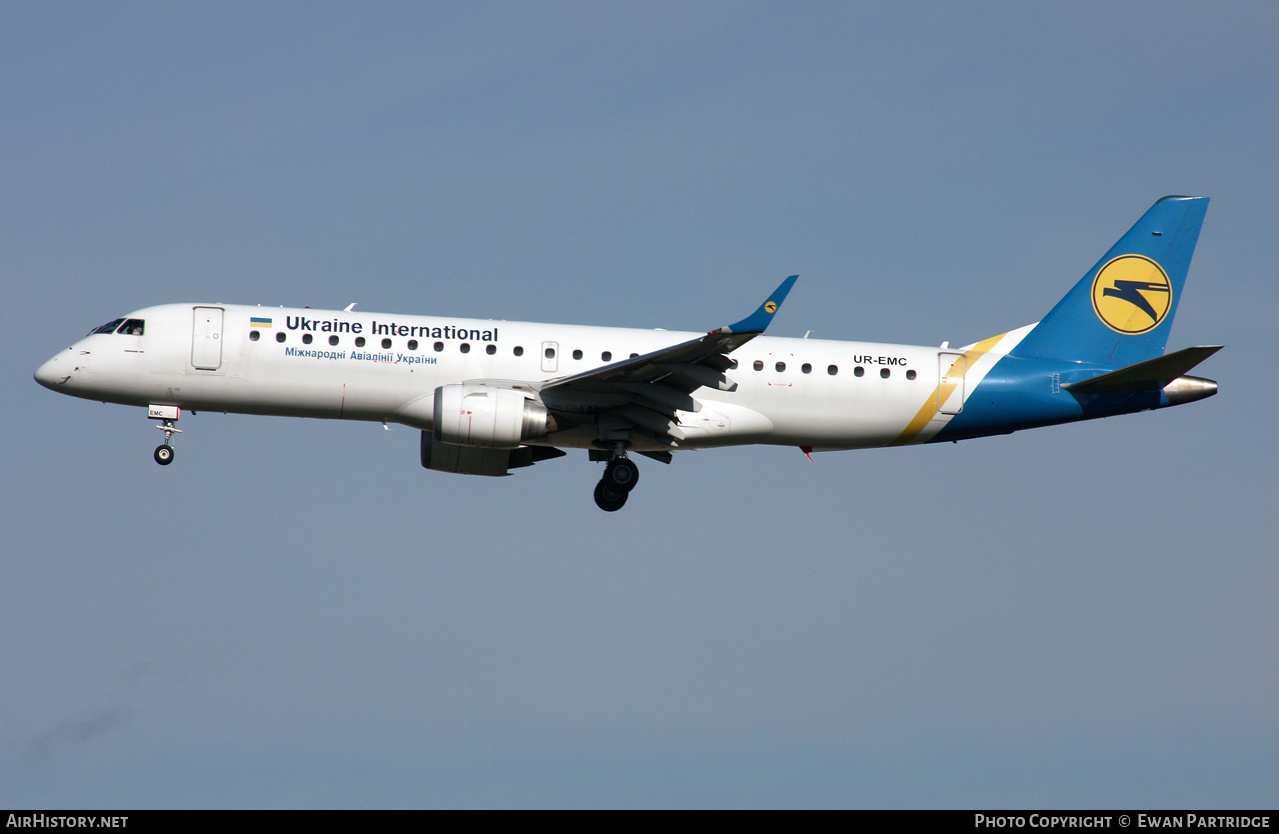 Aircraft Photo of UR-EMC | Embraer 190STD (ERJ-190-100STD) | Ukraine International Airlines | AirHistory.net #732904
