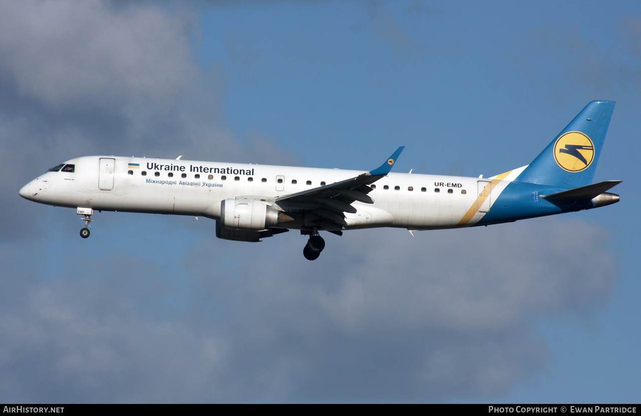Aircraft Photo of UR-EMD | Embraer 190STD (ERJ-190-100STD) | Ukraine International Airlines | AirHistory.net #732936