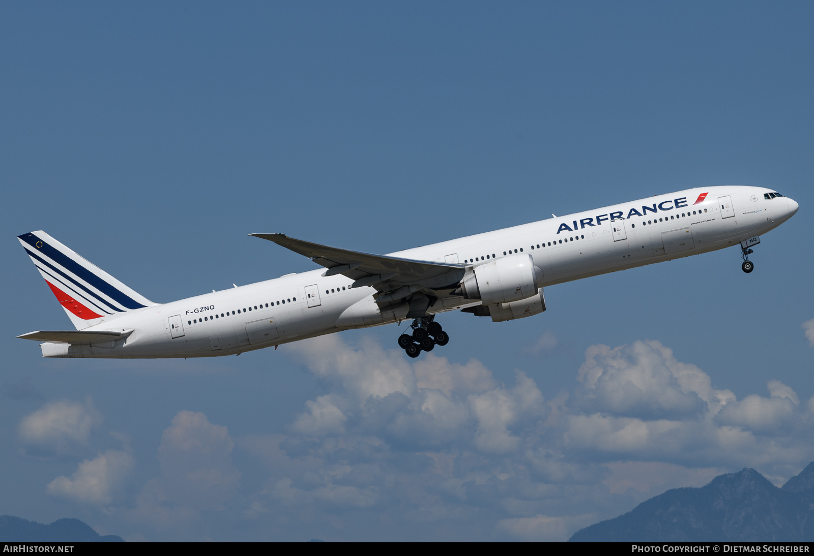 Aircraft Photo of F-GZNQ | Boeing 777-328/ER | Air France | AirHistory.net #732982