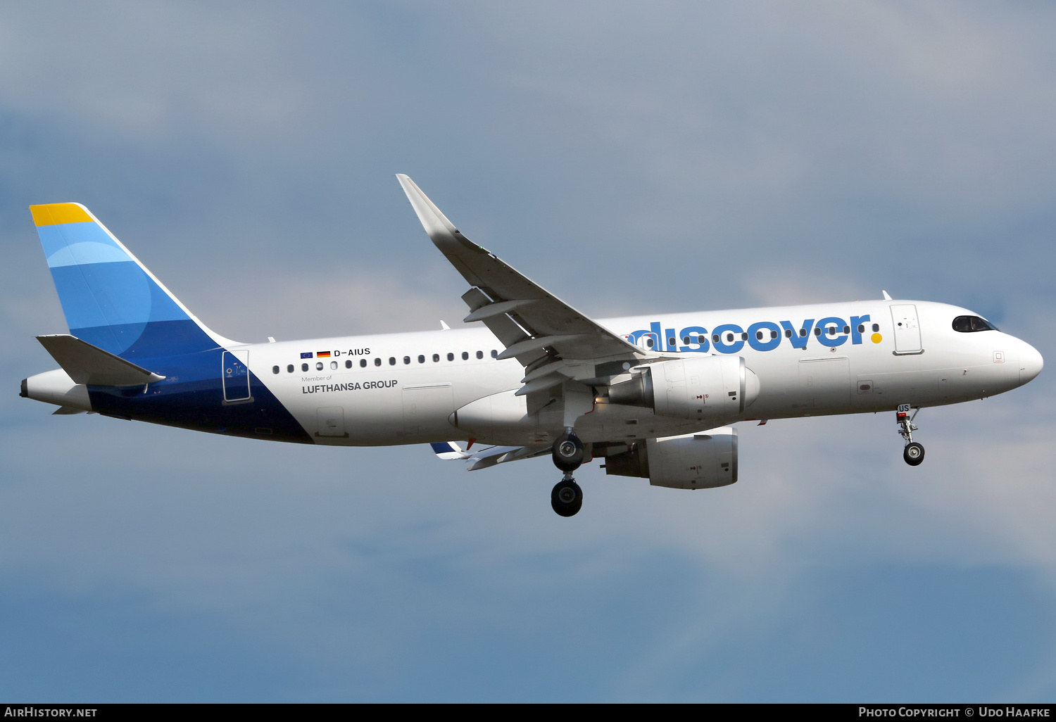 Aircraft Photo of D-AIUS | Airbus A320-214 | Discover Airlines | AirHistory.net #733144